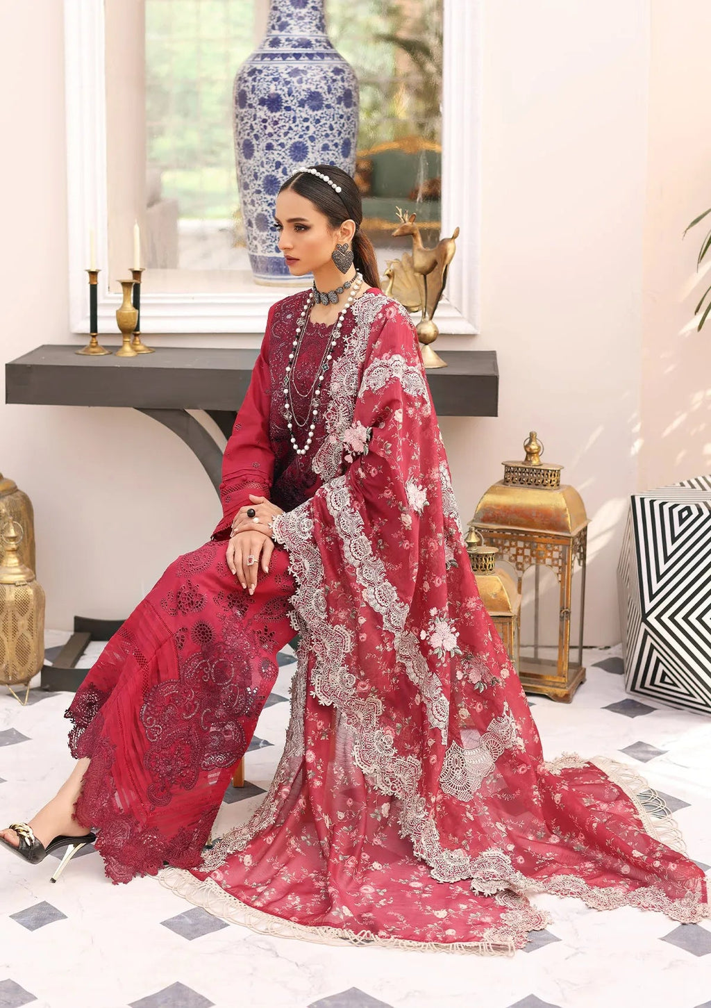 Mahzeen Chikankari Luxury Lawn 3-Piece Suit