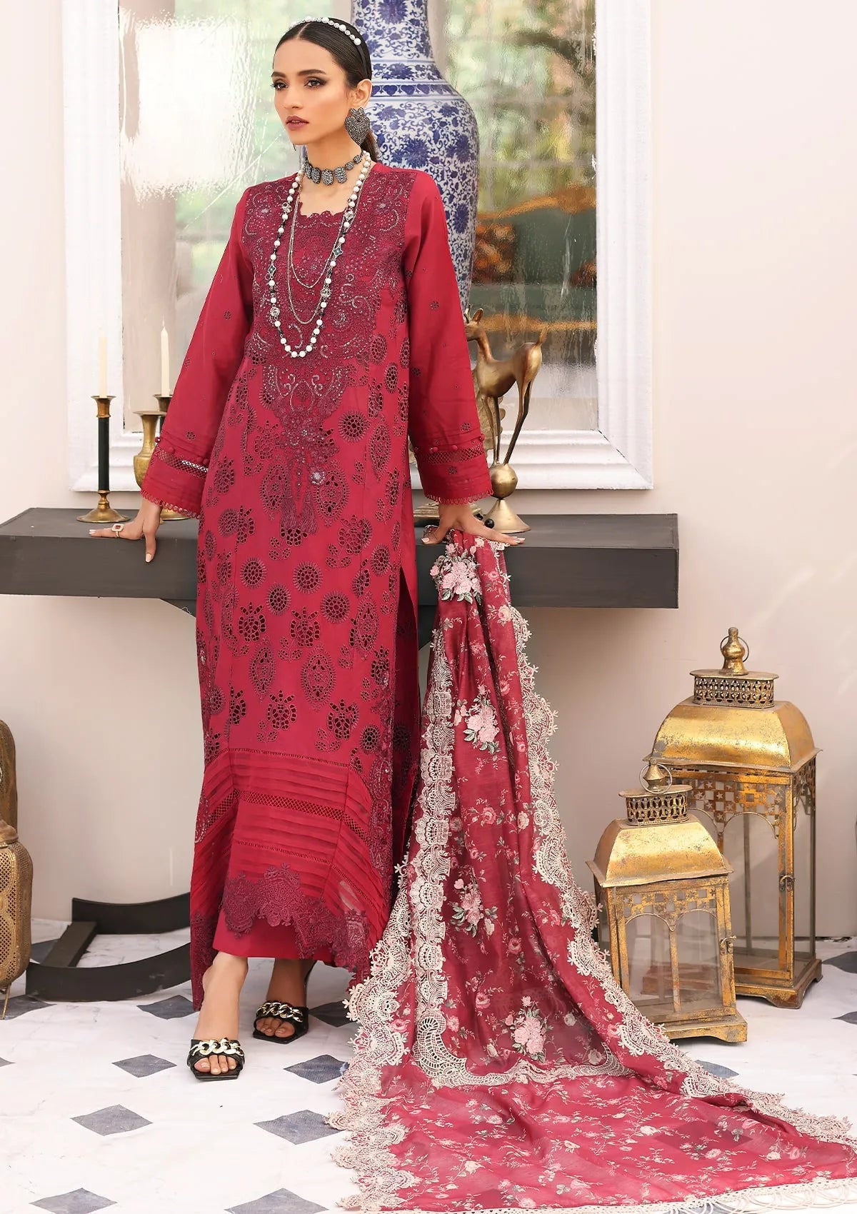 Mahzeen Chikankari Luxury Lawn 3-Piece Suit