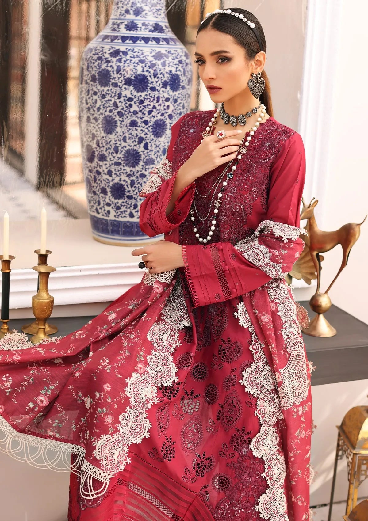 Mahzeen Chikankari Luxury Lawn 3-Piece Suit