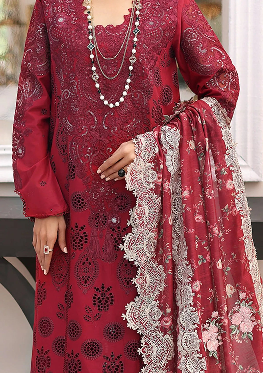 Mahzeen Chikankari Luxury Lawn 3-Piece Suit