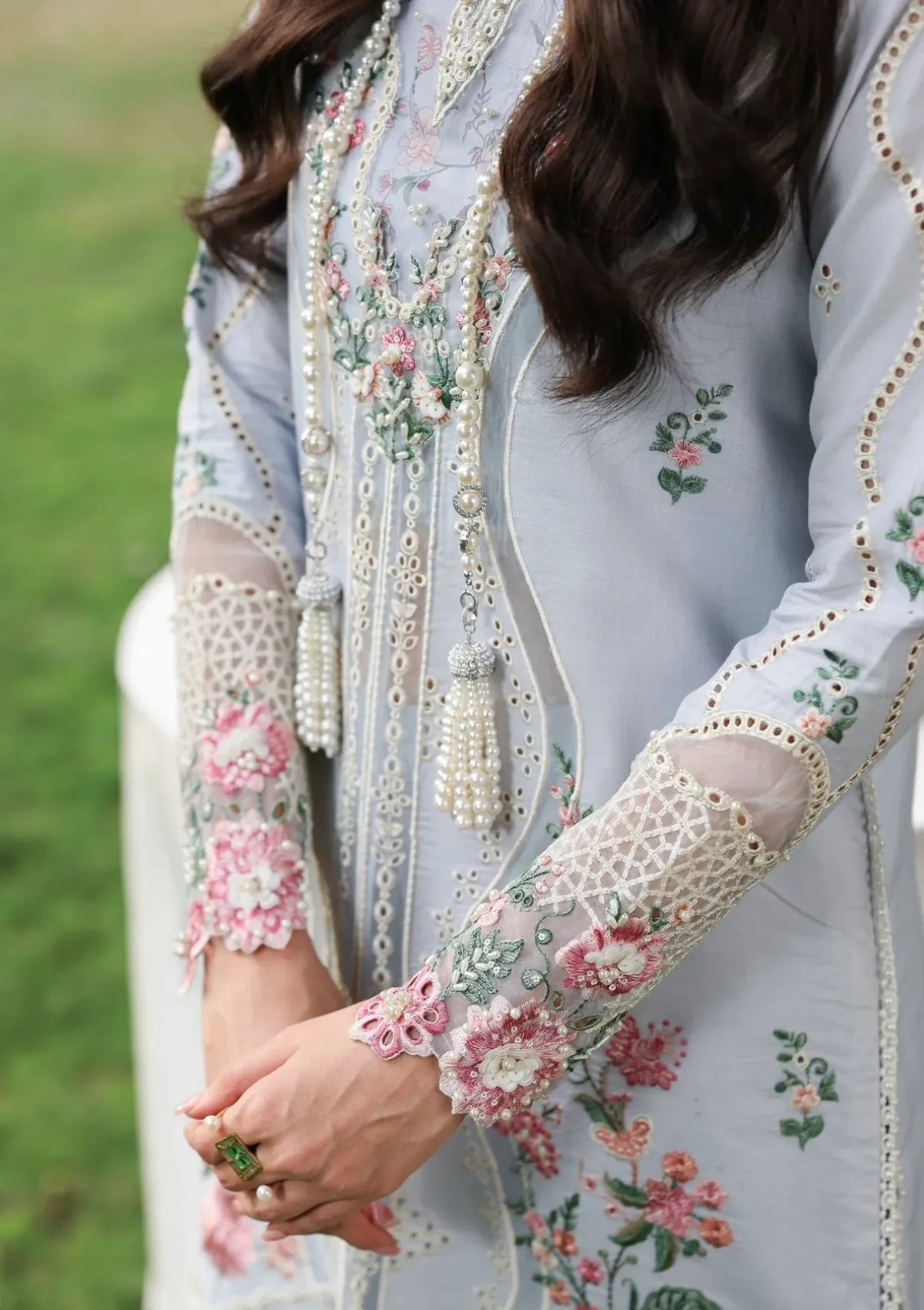 Mahveen Chikankari Luxury Lawn 3-Piece Suit