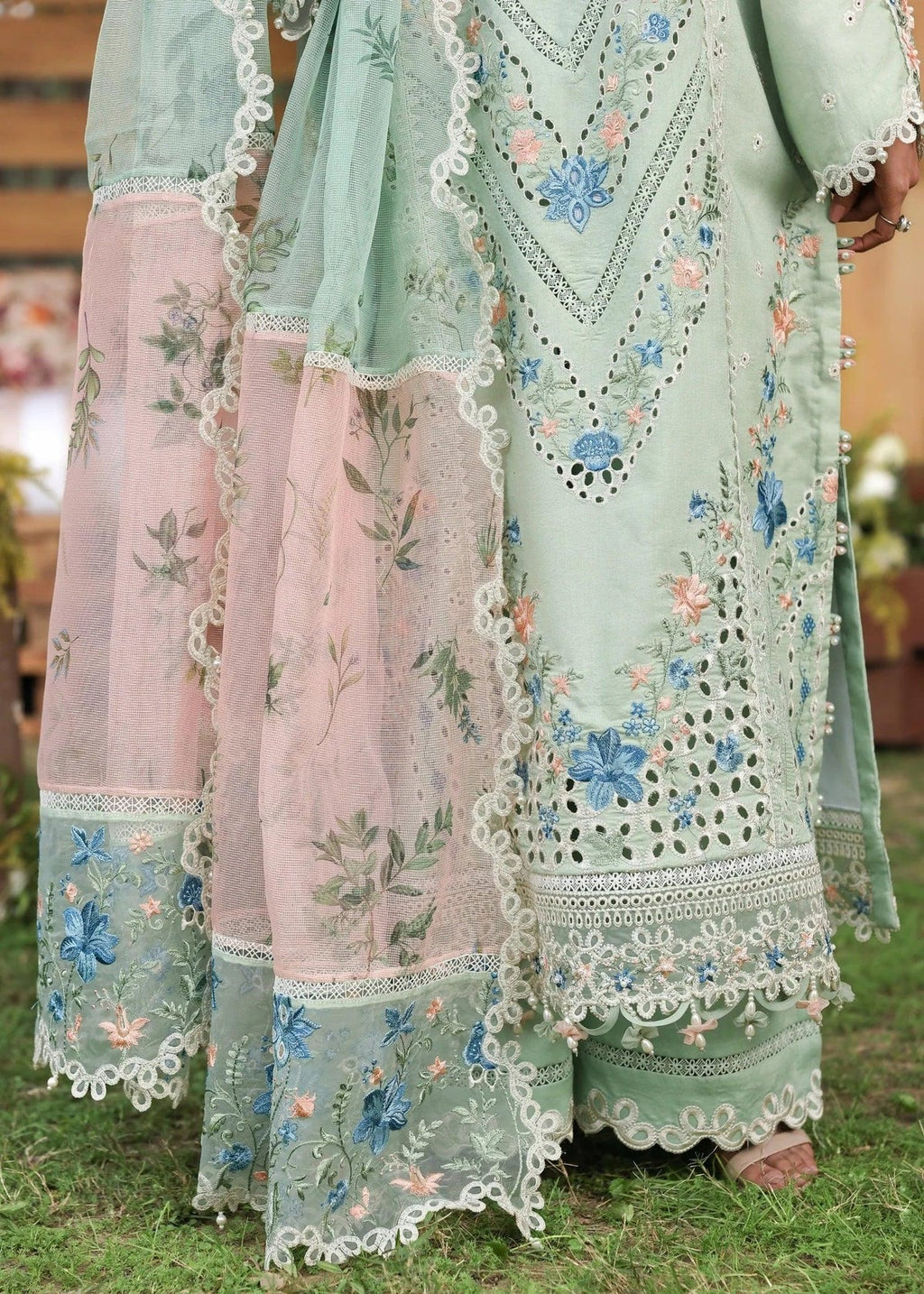 Nayara Chikankari Luxury Lawn 3-Piece Suit